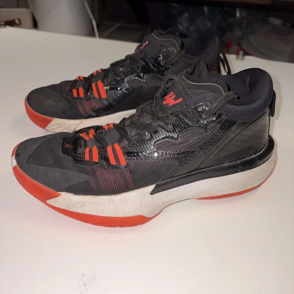 Air Jordan Zion 1 Bloodline Nike Sneakers Boys 6Y Black‎ Red White DA3131-006
